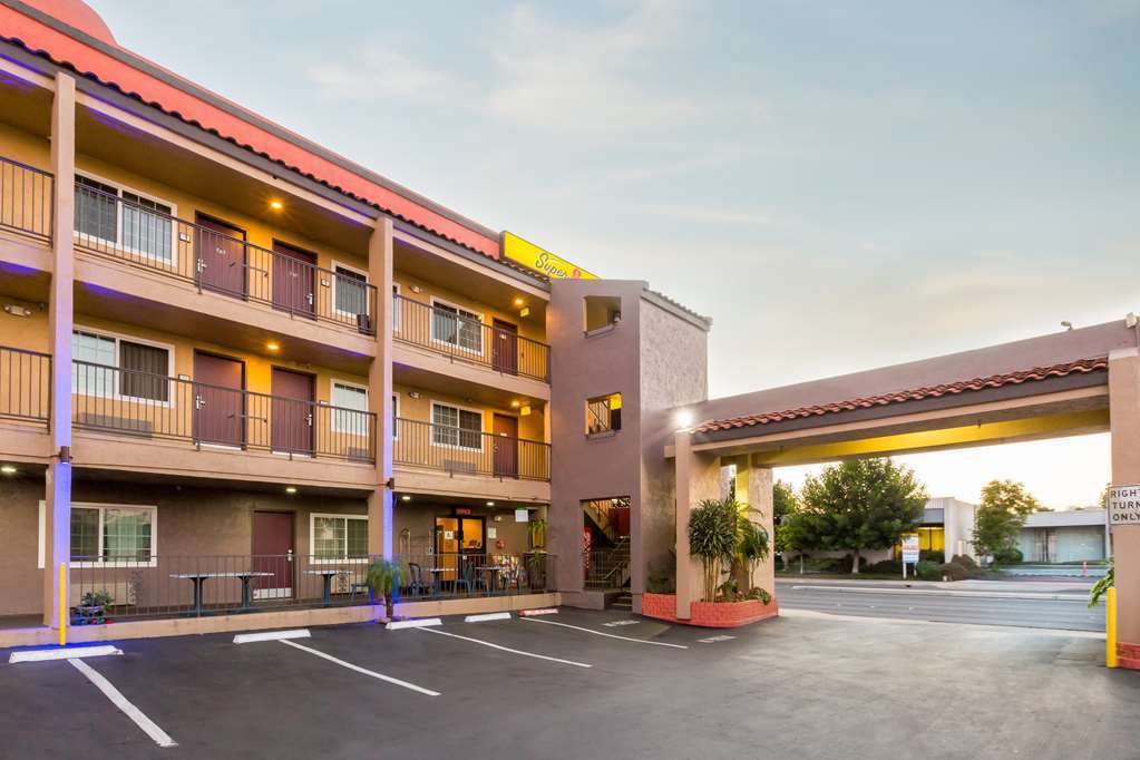 Super 8 By Wyndham El Cajon San Diego Exterior foto